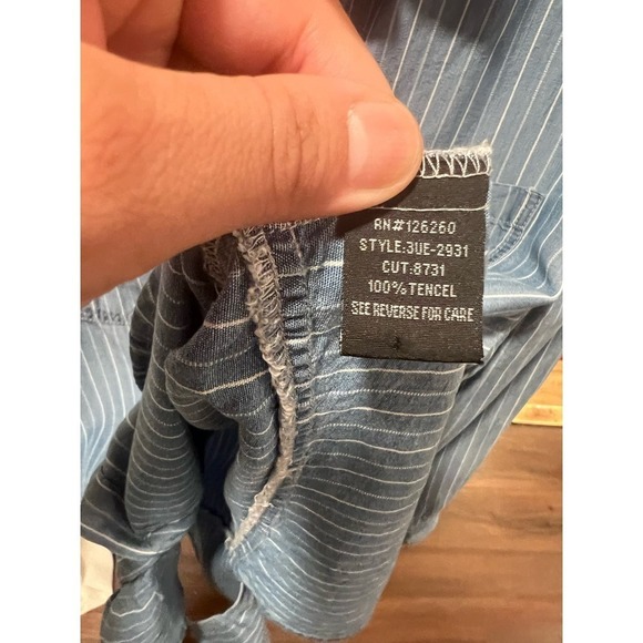 Velvet Heart Button Down Chambrey Pinstripe Casual top - Picture 8 of 8